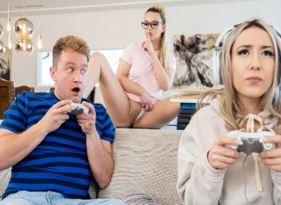 cô bạn gái bị bạn thân bội bạc lấy mất người yêu do quá mải chơi game