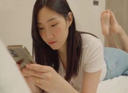 Cô vợ qua lại với anh nhân viên giao hàng
